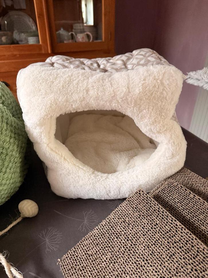 Zacht kattenhuisje, Dieren en Toebehoren, Kattenmanden, Zo goed als nieuw, Ophalen of Verzenden