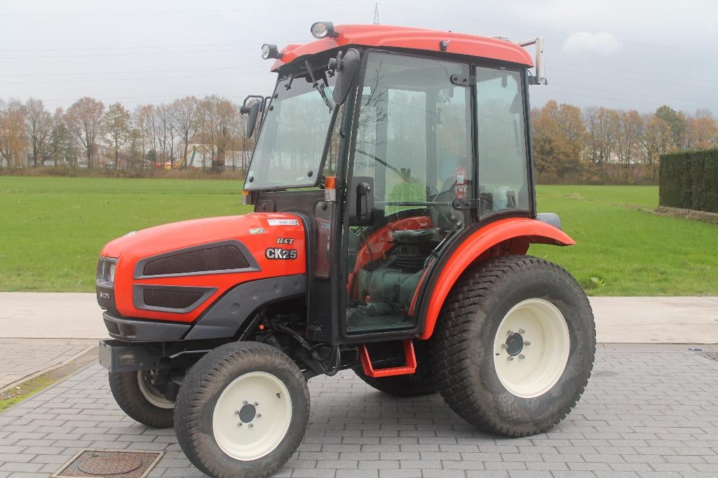 kleine tractor met luxe cabine, Ophalen