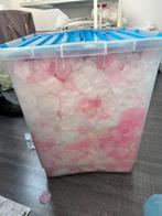 Boite de fausses petales roses et blanches, Enlèvement