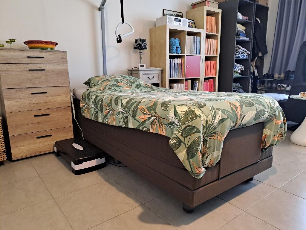 Elektrisch verstelbaar 1 persoonsbed, Ophalen, Verstelbaar