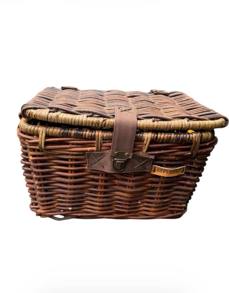 Basil denton – luxe rotan fietsmand met deksel (large), Fietsen en Brommers, Ophalen of Verzenden, Zo goed als nieuw, Fietsmand
