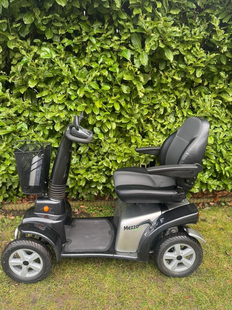 presque neuf Mezzo Invalid Scooter electrique voiturette pr, Enlèvement ou Envoi, Comme neuf