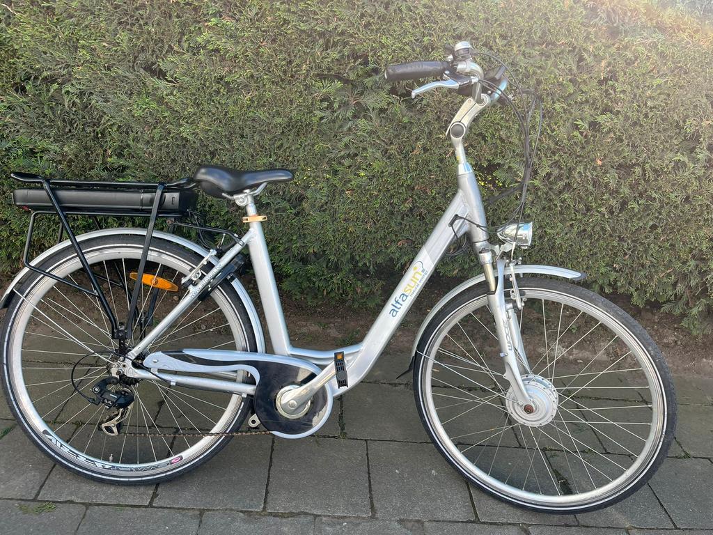 Elektrische Damesfiets, Ophalen, Zo goed als nieuw