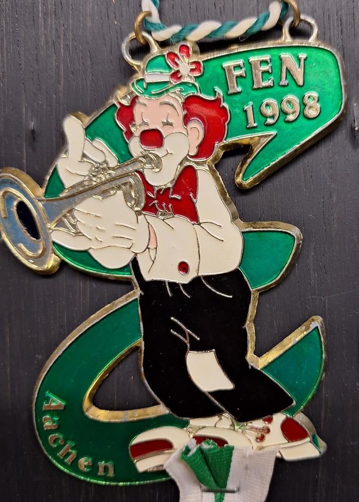 Fen, Collections, Broches, Pins & Badges, Enlèvement ou Envoi