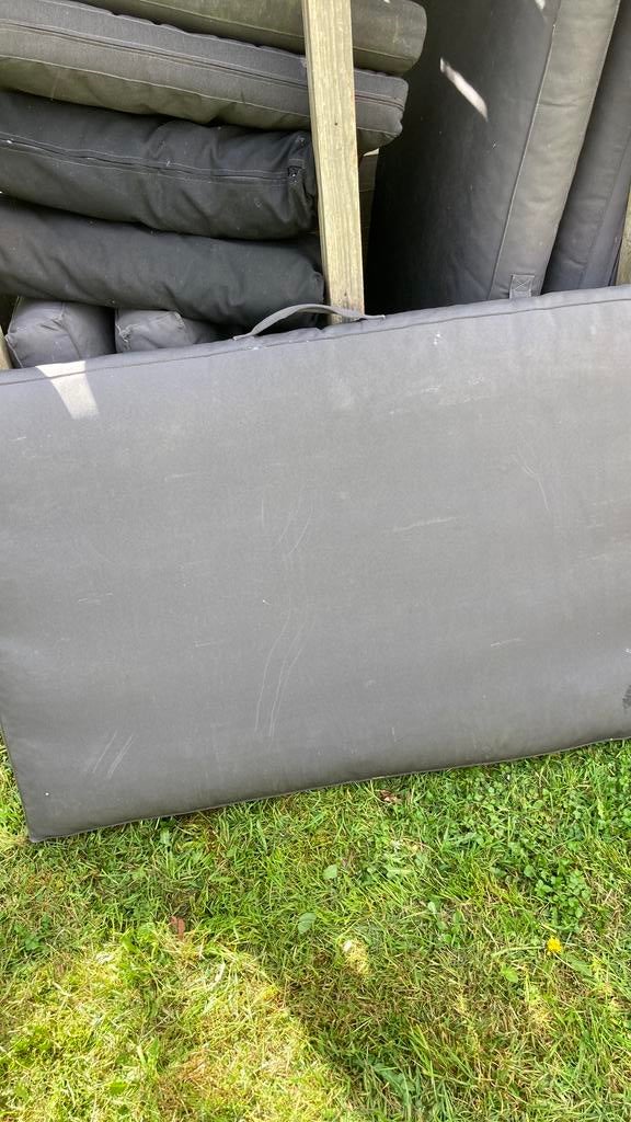 Palletkussens 3 zitkussens en 4 bijpassende rug, Ophalen, Zo goed als nieuw