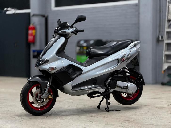 Gilera Runner 50cc 2 takt (Gilera Runner 50cc 2t), Fietsen en Brommers, Scooters | Piaggio, Zo goed als nieuw, Zip, Klasse B (45 km/u)