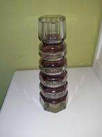 Vase en cristal mauve, Enlèvement