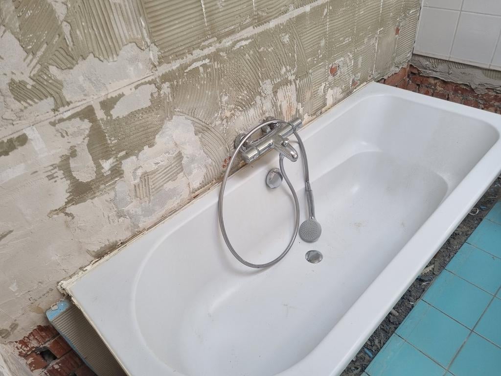 Gratis  Acryl bad in redelijke staat, Enlèvement, Utilisé, Avec baignoire