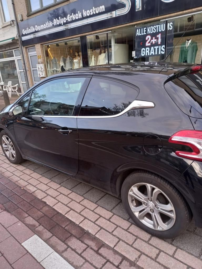 Peugeot 208 2013 à hayon, Euro 5, Achat, Boîte manuelle, Noir