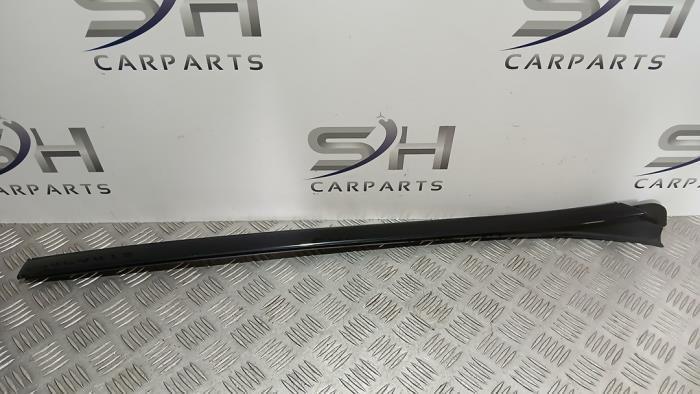 Voorruitlijst van een Mercedes GLE, Auto-onderdelen, Carrosserie, Mercedes-Benz, Gebruikt, 3 maanden garantie, Ophalen of Verzenden