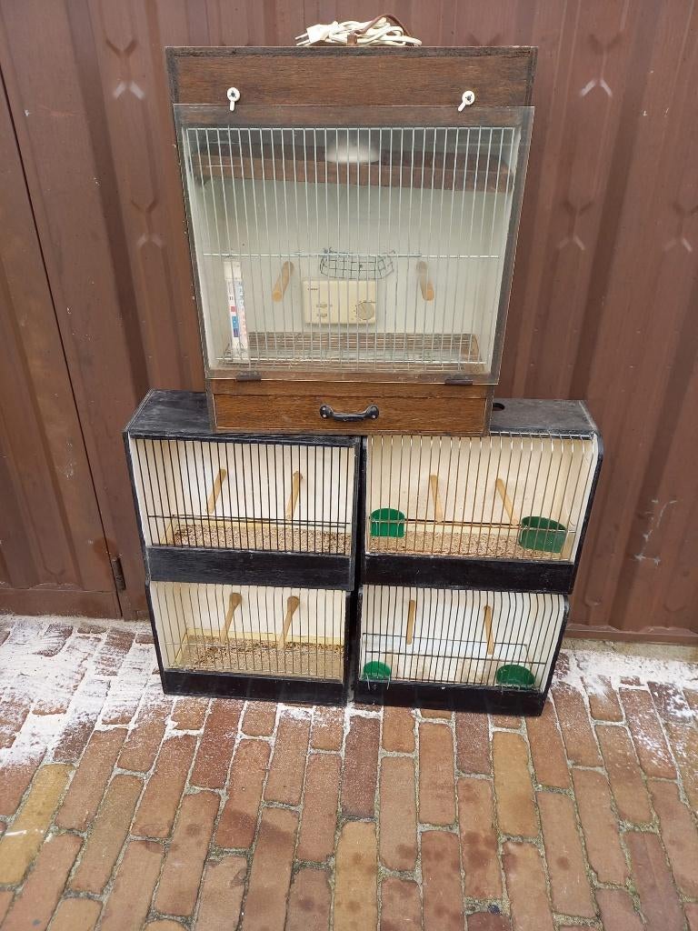 Vogelkooien,drinkfonteintjes/nestkastjes en eetbakjes enz..., Ophalen