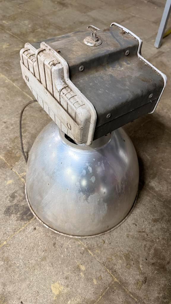Robuuste industriële fabriekslamp Sylvania, model Sylbay 100, Huis en Inrichting, Lampen | Overige, Zo goed als nieuw, Ophalen of Verzenden