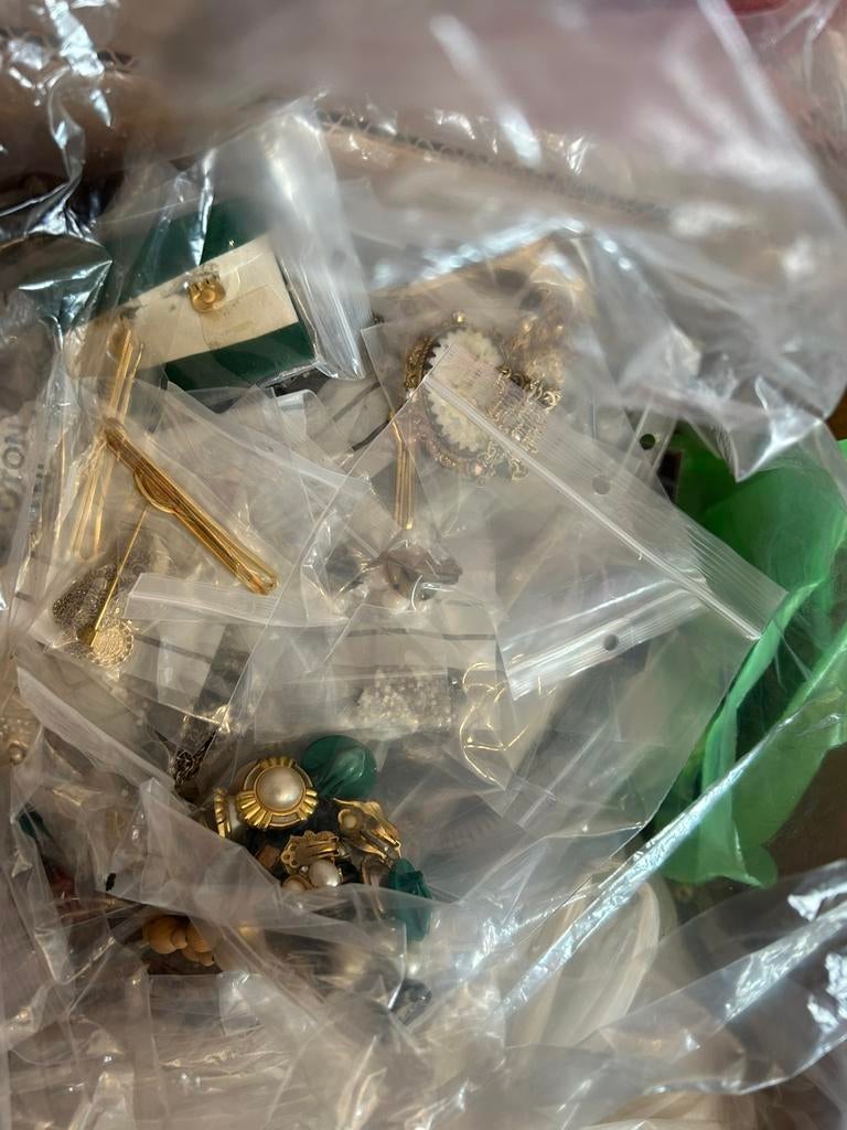 Juweeltjes volle banaan doos, Ophalen