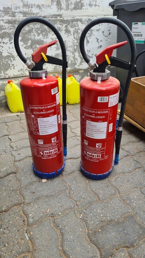 2 brandblussers (schuim) 9 liter, Ophalen