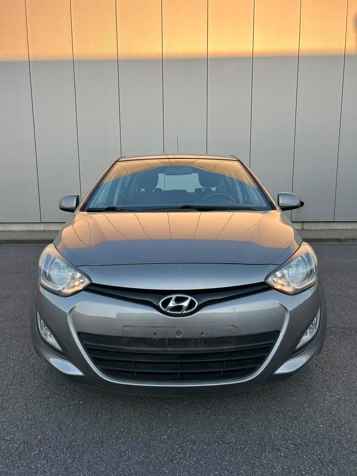 HYUNDAI I20 BOUWJAAR: 2013 KM STAND : 180000KM, Auto's, Hyundai, Bedrijf, Radio, Benzine, Euro 5, 5 deurs, Ophalen