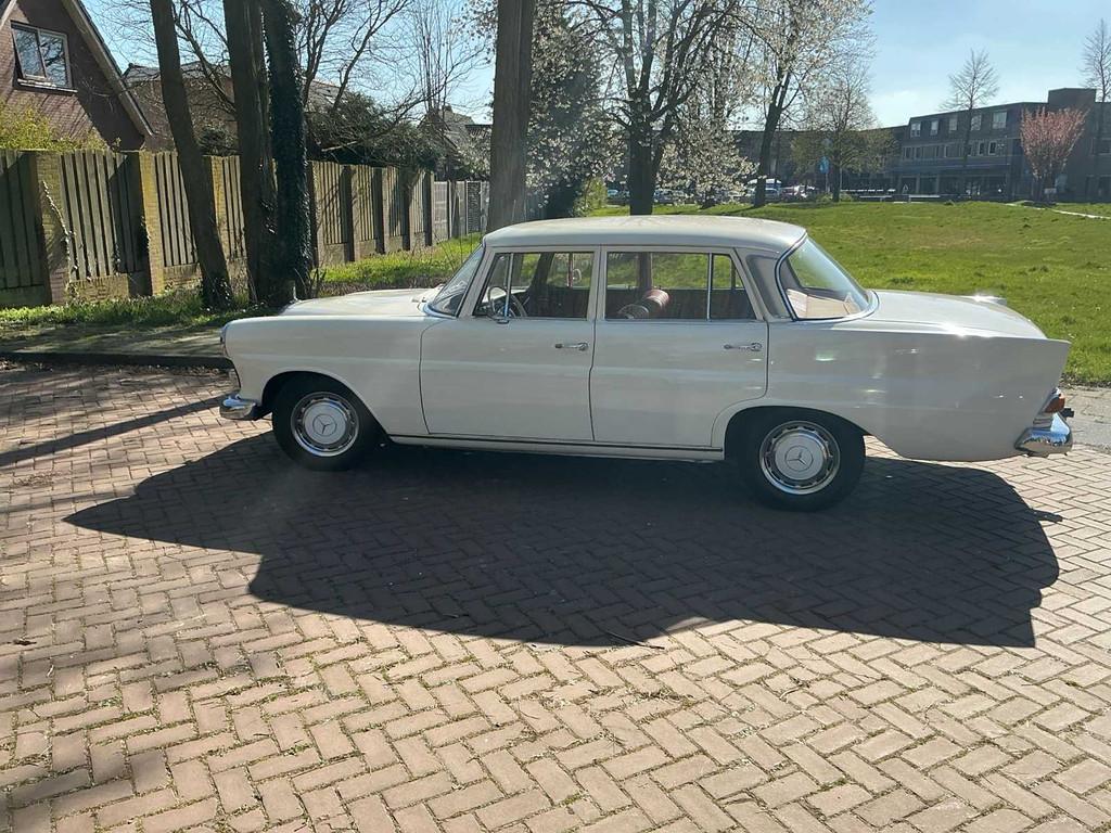 1967 Mercedes-Benz 200-280 (W115) 200 D Personenauto, Auto's, Gebruikt, Bedrijf, Diesel, Overige carrosserie