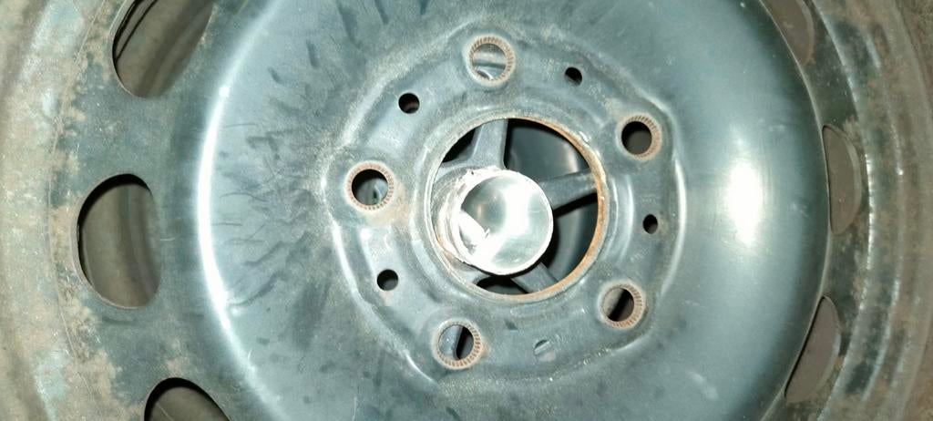 Pneus hiver sur jantes tôle BMW, Autos : Pièces & Accessoires, Enlèvement, Pneus hiver, Pneu(s)