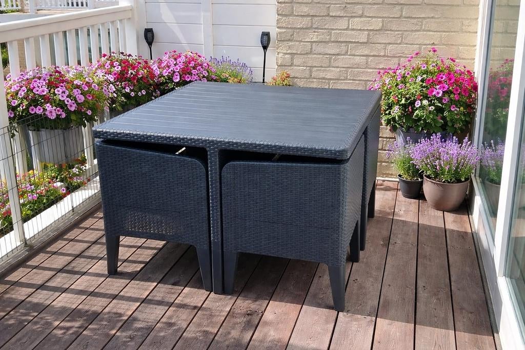 Te koop: terrastafel met 4 stoelen met bijhorende kussens., Tuin en Terras, Tuinmeubel-accessoires, Ophalen