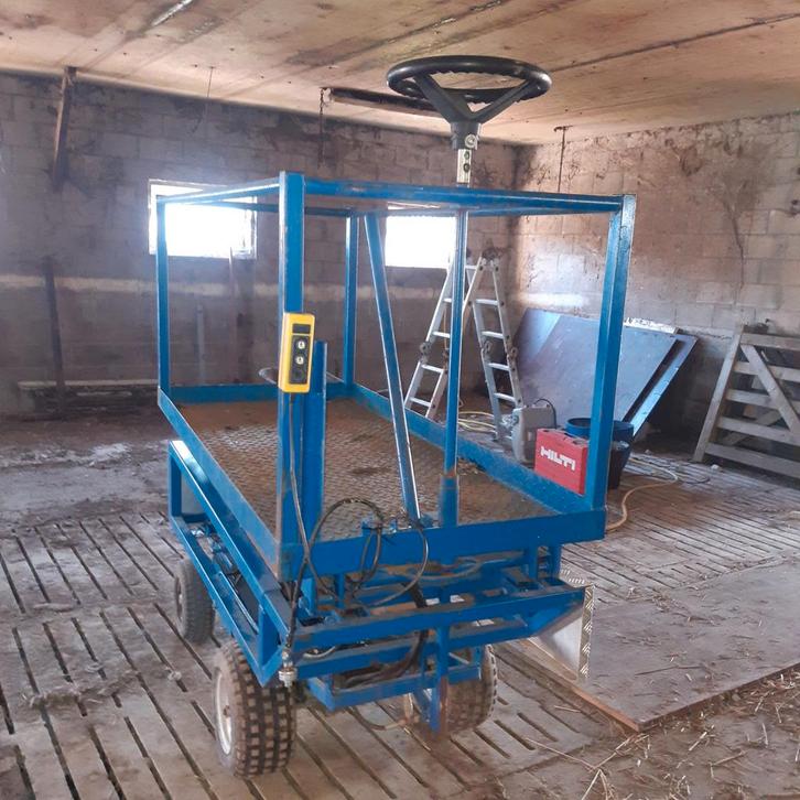 Schaarlift met benzinemotor, Articles professionnels, Machines & Construction | Ascenseurs, Échafaudages & Échelles, Enlèvement ou Envoi