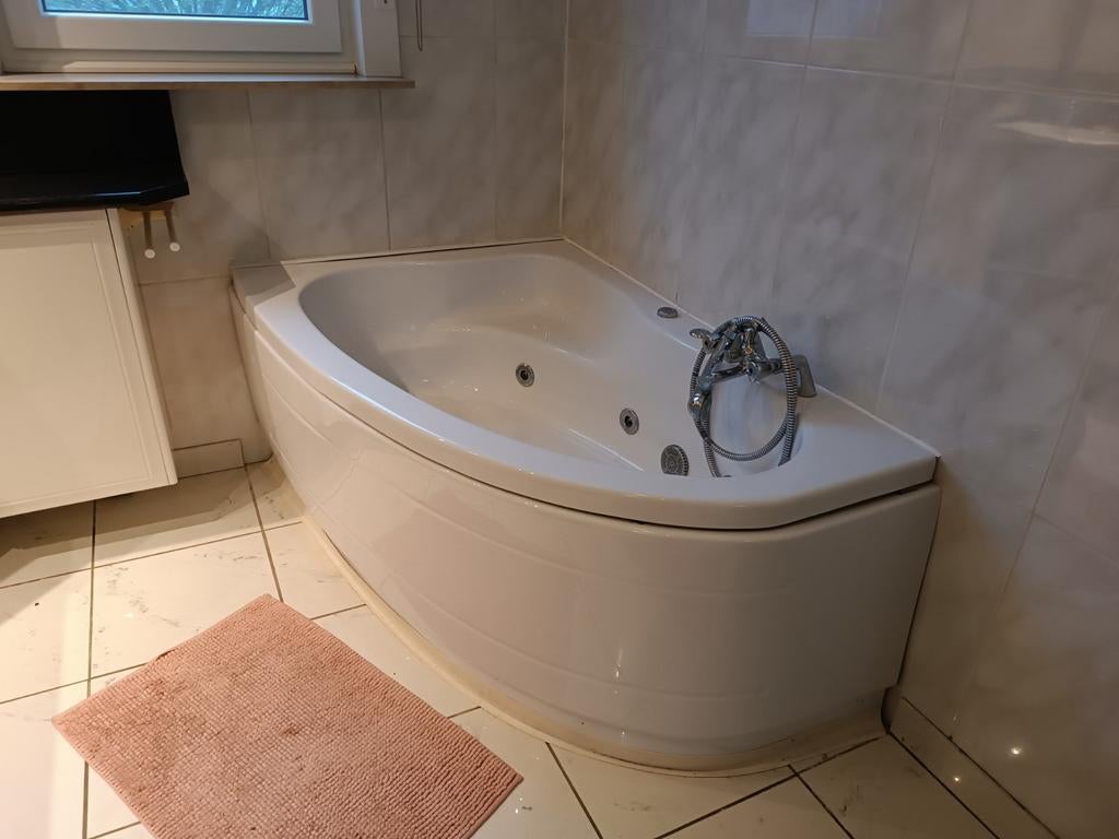 Hoekbad met bubbels, Ophalen