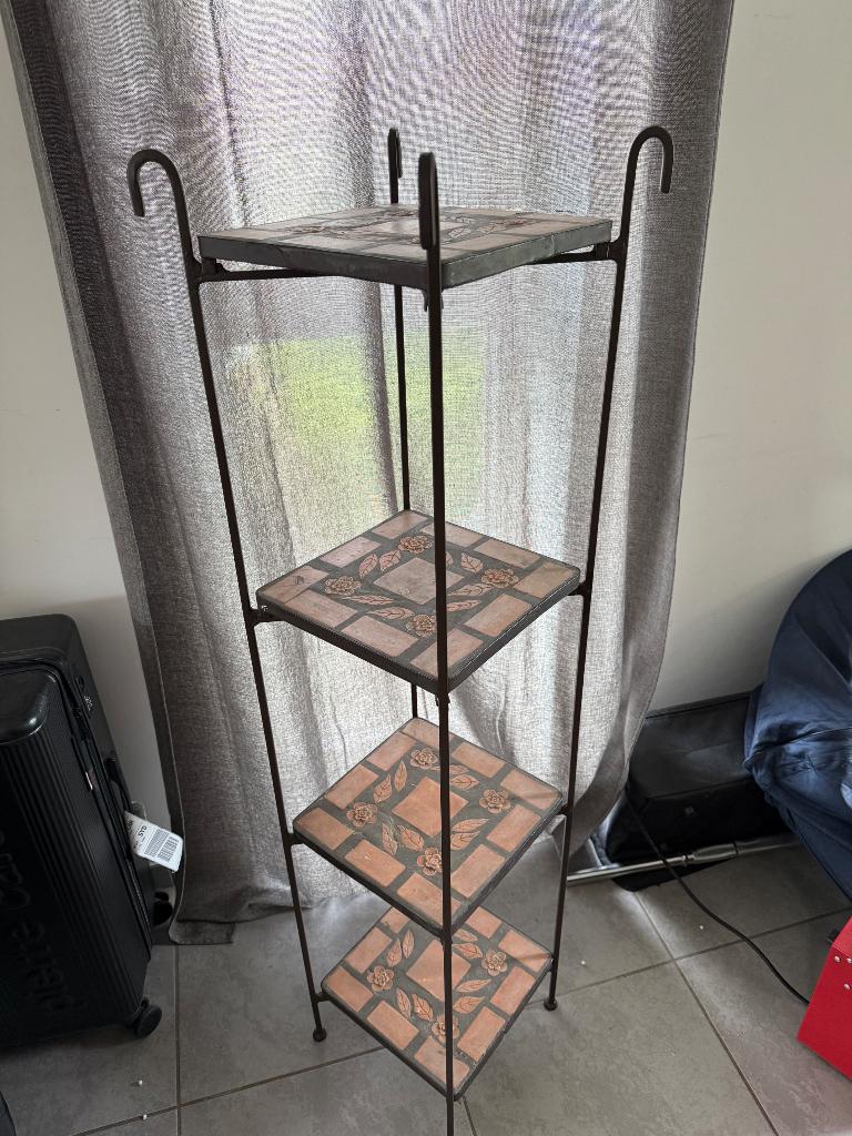 Étagère en fer forger avec tablettes en terre cuite, Maison & Meubles, Enlèvement, Utilisé