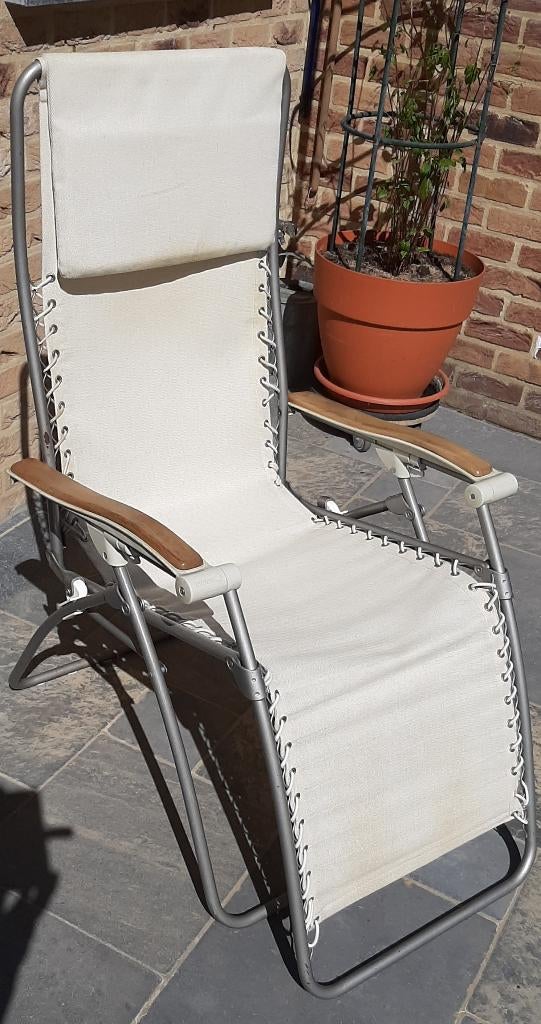 Te koop: Handige beige relaxstoel van " Lafuma", Tuin en Terras, Ligbedden, Ophalen, Gebruikt, Metaal, Verstelbaar