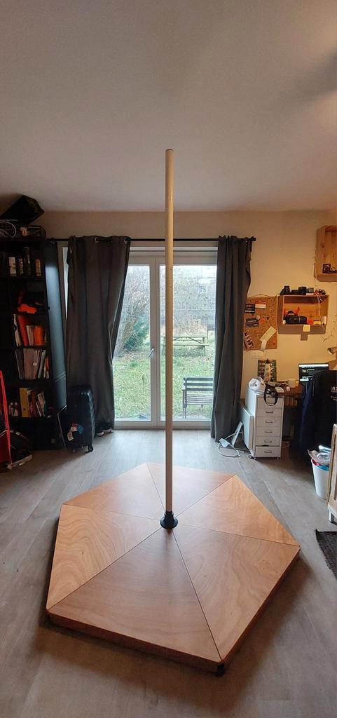 Paaldansbar met Podium Hive Gecko Grip, Hobby en Vrije tijd, Overige Hobby en Vrije tijd, Zo goed als nieuw, Ophalen