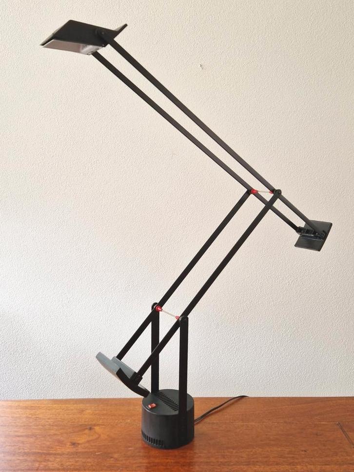 Vintage Artemide Richard Sapper Tizio tafellamp Italië., Huis en Inrichting, Lampen | Tafellampen, Zo goed als nieuw, 75 cm of meer