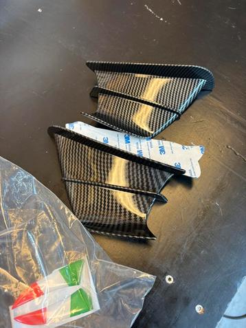 Carbon look Ducati Wings beschikbaar voor biedingen