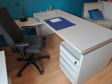 ensemble meuble de bureau + armoires beschikbaar voor biedingen