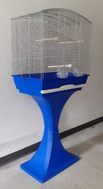 Blauwe vogelkooi op staander met toebehoren te koop