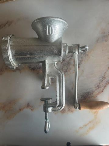 Hachoir à viande manuel vintage N10 en métal  beschikbaar voor biedingen