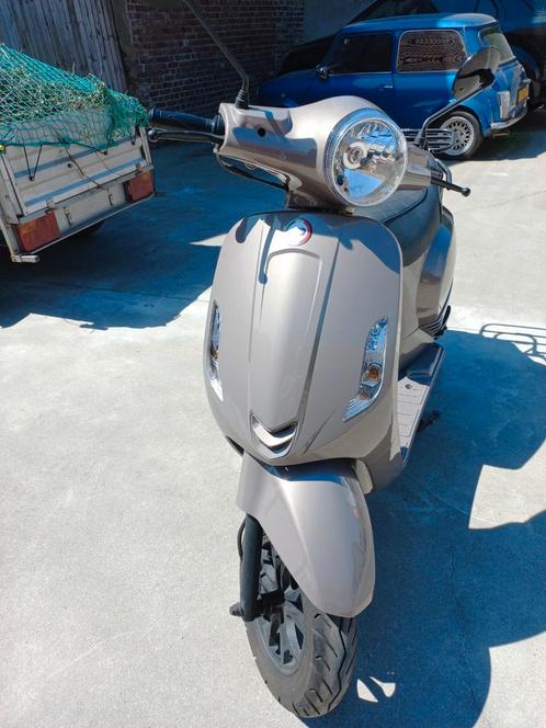 Dts Milano snorscooter z.g.a.n, Fietsen en Brommers, Snorfietsen en Snorscooters, Zo goed als nieuw, Ophalen