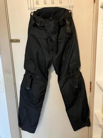 Motorbroek beschikbaar voor biedingen
