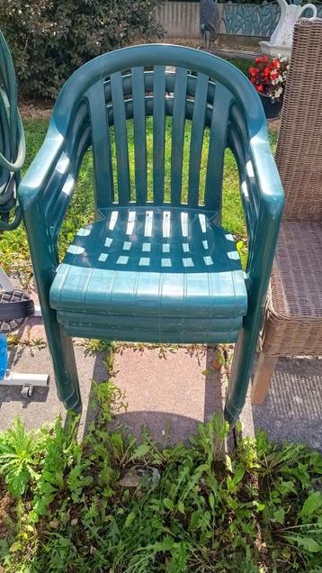 3 x groene PVC-stoelen beschikbaar voor biedingen