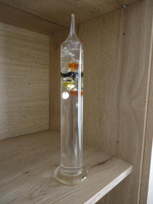 Een Galileothermometer in prima staat !, Huis en Inrichting, Woonaccessoires | Thermometers, Zo goed als nieuw, Binnenthermometer