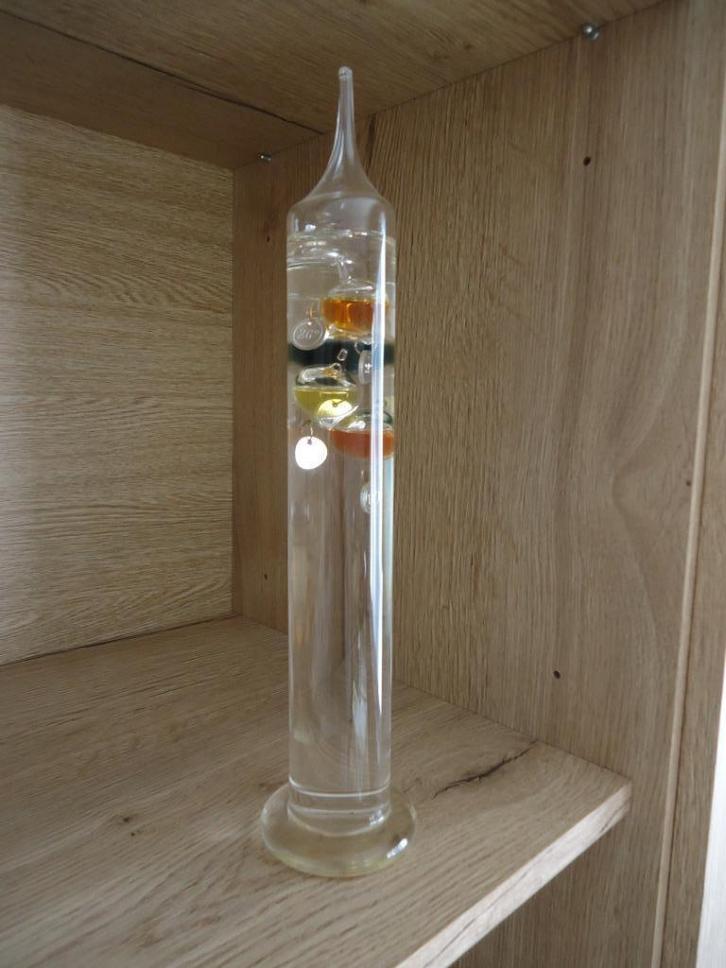 Een Galileothermometer in prima staat !, Huis en Inrichting, Woonaccessoires | Thermometers, Zo goed als nieuw, Binnenthermometer
