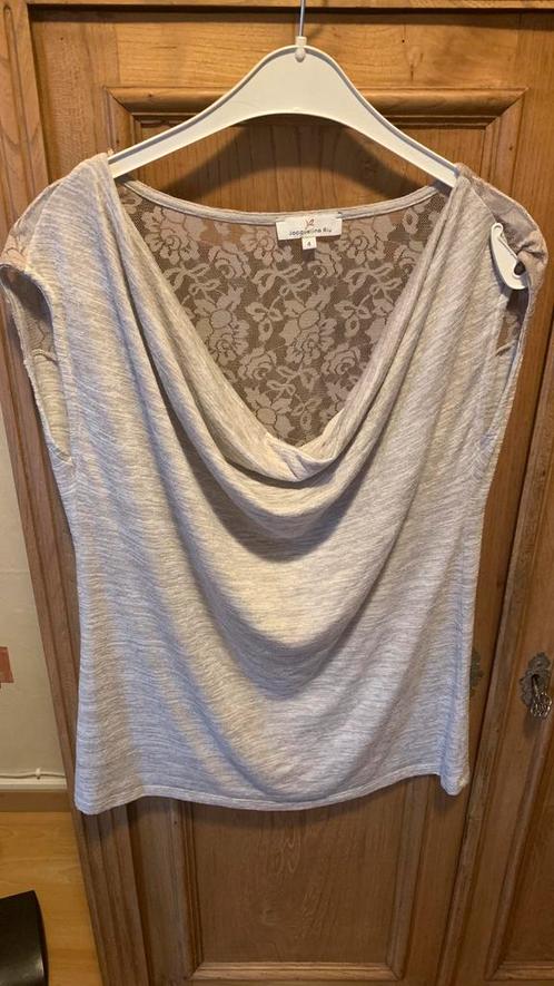 Beige damesblouse maat 44, Kleding | Dames, Topjes, Zo goed als nieuw, Maat 42/44 (L), Beige, Zonder mouw, Ophalen of Verzenden