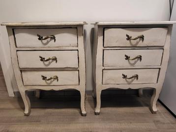 Set rustieke ladekasten nachttafel beschikbaar voor biedingen