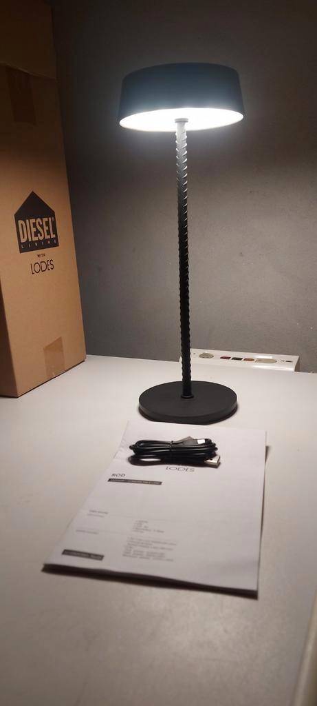 Lampe de table Diesel Living avec tige Lodes, Maison & Meubles, Lampes | Lampes de table, Neuf, Enlèvement