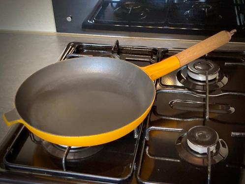 Zeldzame Le Creuset-kachel ontworpen door Enzo Mari — Gemaak, Huis en Inrichting, Keuken | Potten en Pannen, Zo goed als nieuw