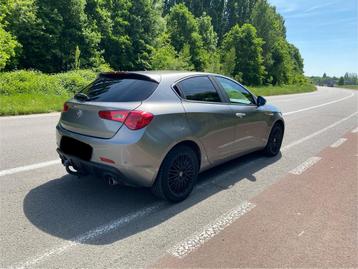 Alfa Romeo Giulietta Automaat 2.0 Diesel, Auto's, Euro 5, 4 cilinders, Bruin, Leder