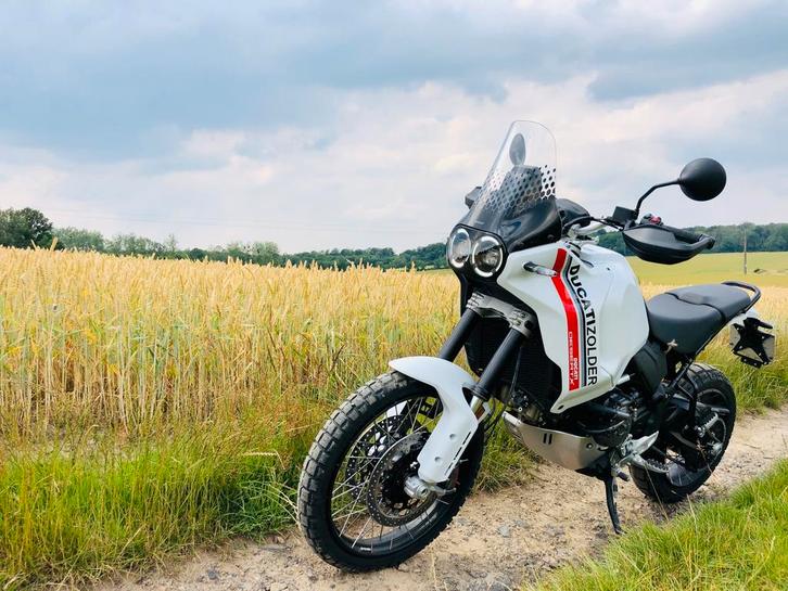 Ducati Desert X - 1ste eigenaar - slechts 3000 km, Motoren, Motoren | Ducati, Particulier, Enduro, meer dan 35 kW, 2 cilinders