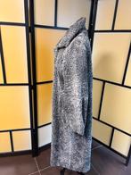 Mooie astrakan damesmantel, Ophalen, Zo goed als nieuw, Maat 42/44 (L)