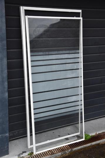 Douchedeur glas beschikbaar voor biedingen