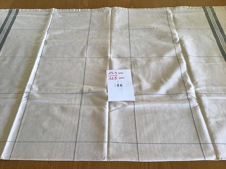Nappe de 154 cm sur 125 cm à 5 euros, Maison & Meubles, Nappes, Comme neuf, Enlèvement ou Envoi