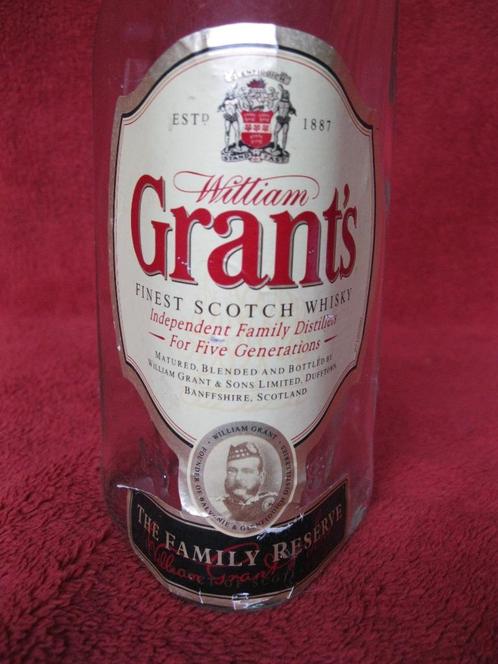 Uitgerekte fles Whiskyfles Williams Grant., Collections, Marques & Objets publicitaires, Ustensile, Enlèvement