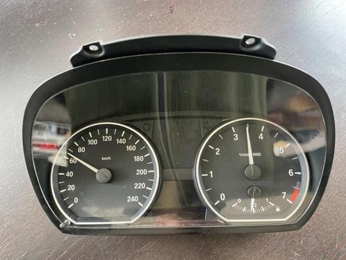 Compteur kilométrique KM d'un BMW 1-Serie, Autos : Pièces & Accessoires, Tableau de bord & Interrupteurs, BMW, Utilisé, 3 mois de garantie