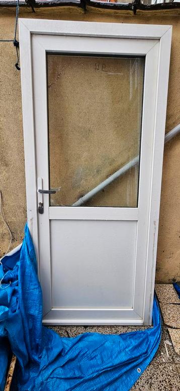 PVC deur met dubbele beglazing + spiegel die open kan  beschikbaar voor biedingen