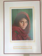 Afghan girl McCurry gesigneerde poster, Verzamelen, Met lijst, Nieuw, A1 t/m A3, Rechthoekig Staand